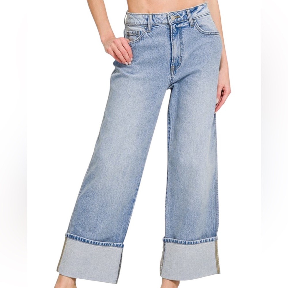 0095. NEW Zenana Outfitters Light Blue Wide Leg Cuffed Jeans